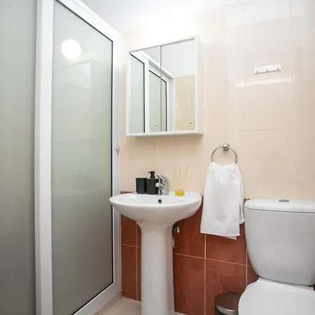 Palmove Makenzy Ria Λάρνακα