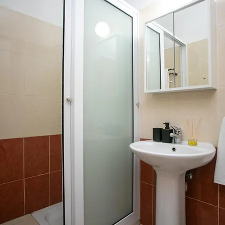 Palmove Makenzy Ria * Λάρνακα