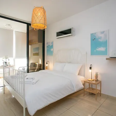 Palmove Makenzy Ria Apartment *