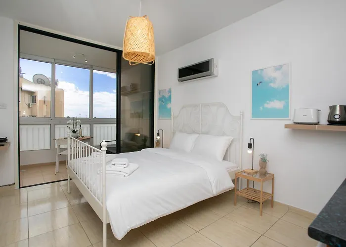 Palmove Makenzy Ria Ларнака