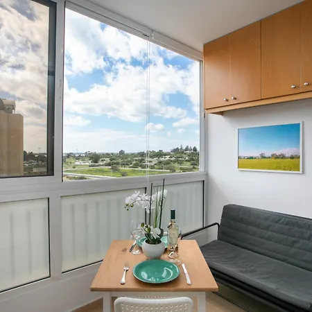 Palmove Makenzy Ria *